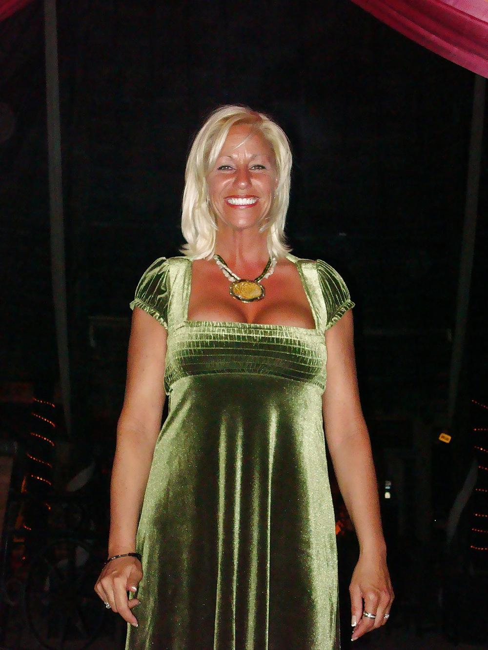 25P Sweet Mature Lady