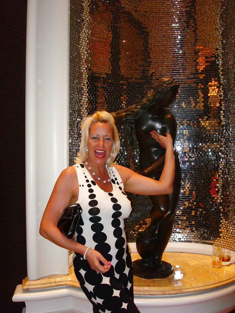 25P Sweet Mature Lady