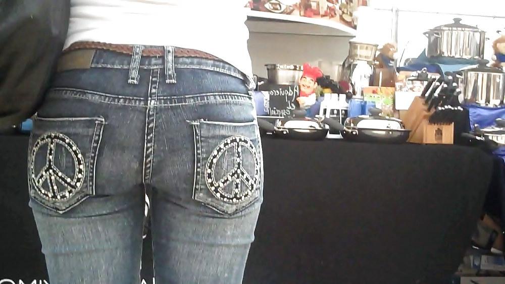 25P Give me a peace of that butt ass in jeans 