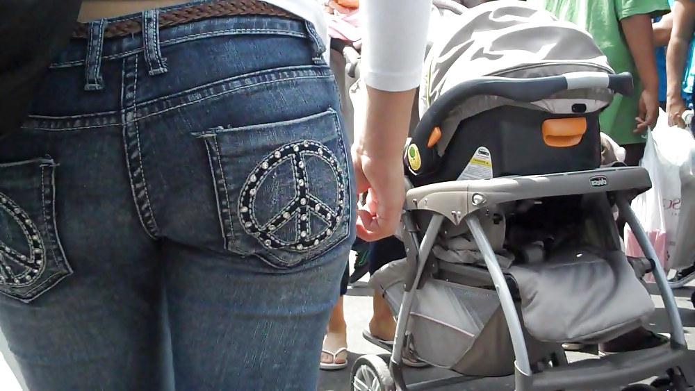 25P Give me a peace of that butt ass in jeans 