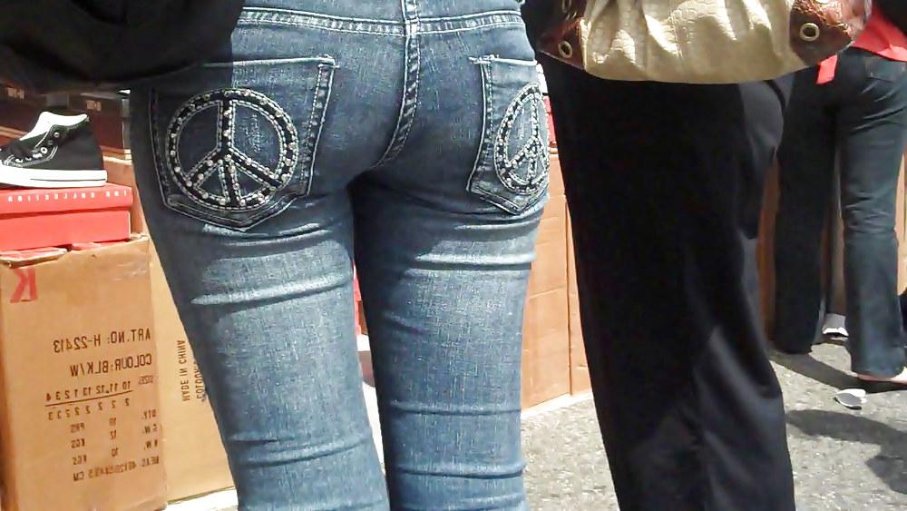 25P Give me a peace of that butt ass in jeans 