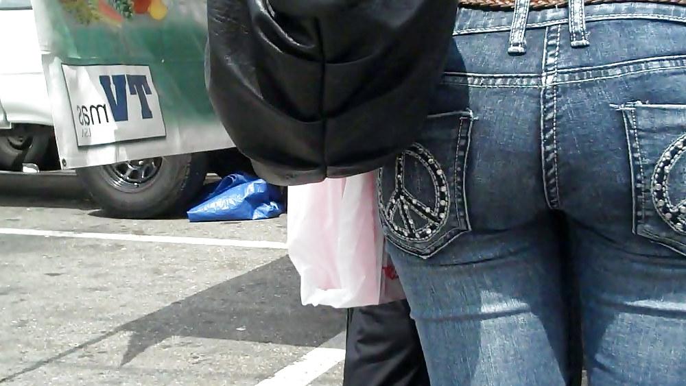 25P Give me a peace of that butt ass in jeans 