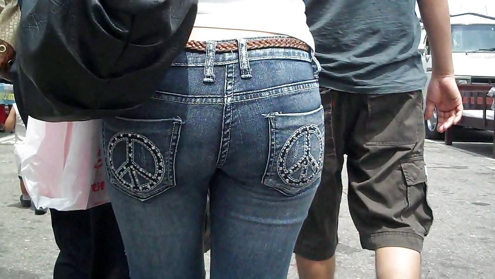 25P Give me a peace of that butt ass in jeans 