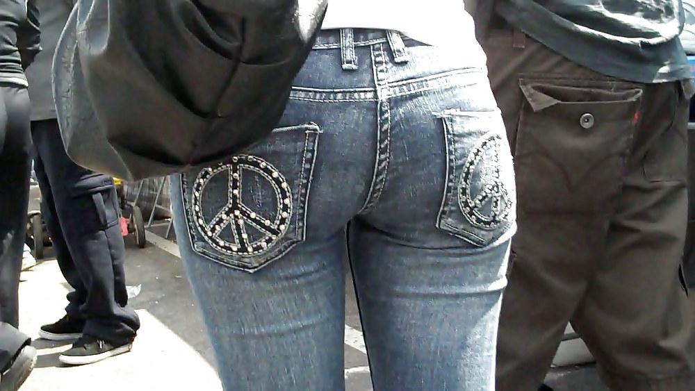 25P Give me a peace of that butt ass in jeans 