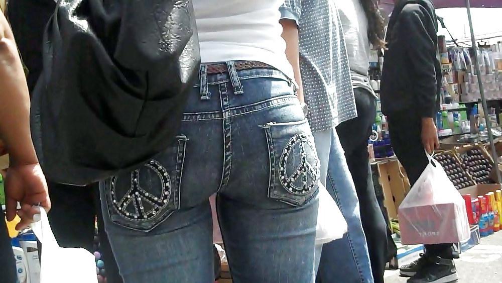 25P Give me a peace of that butt ass in jeans 