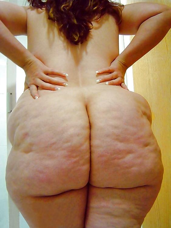 25P Brünette Babes mit großem Hintern