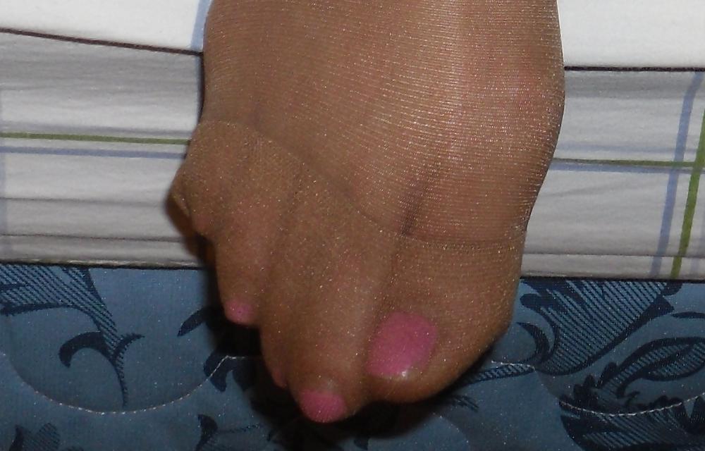 13P Mr. S 's Asian toes in sheer pantyhose