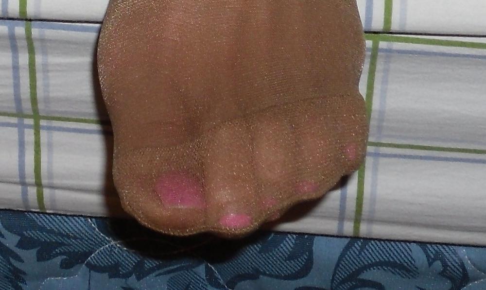 13P Mr. S 's Asian toes in sheer pantyhose
