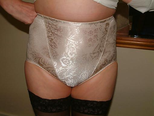 25P Mature ladies in Panty-girdle and panties