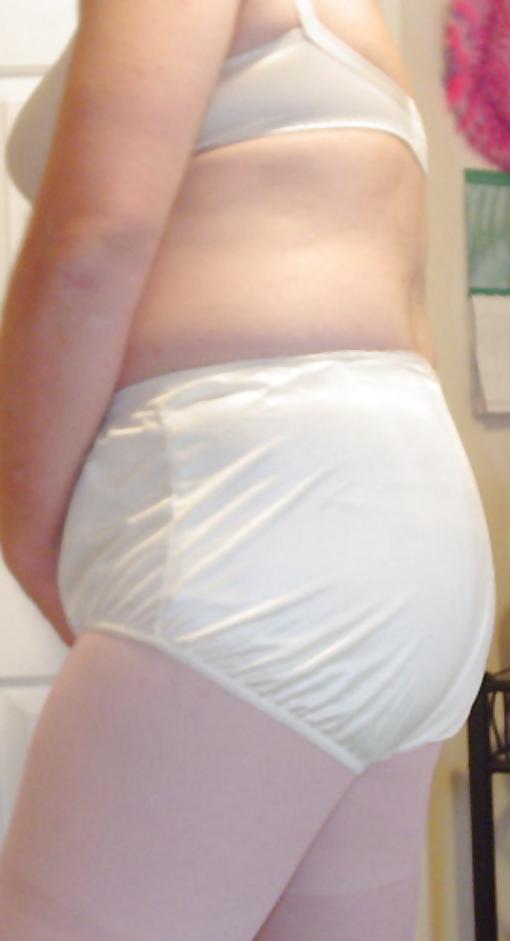 25P Mature ladies in Panty-girdle and panties