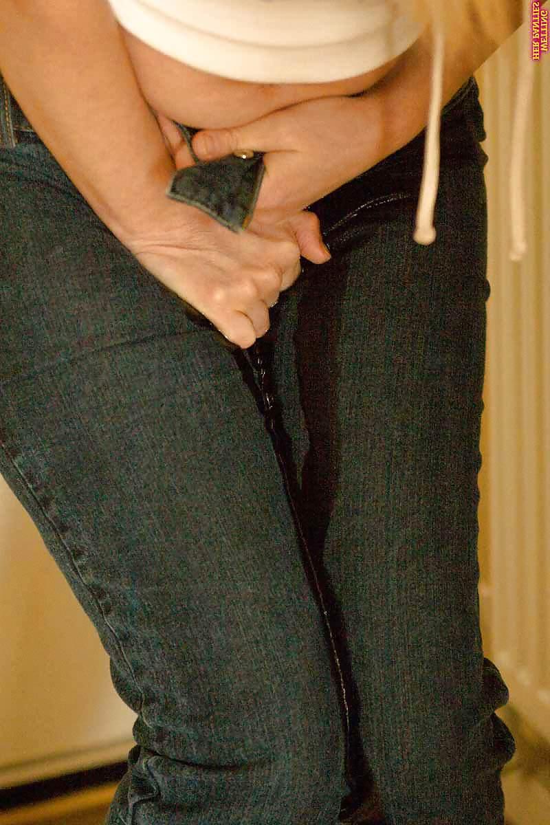 25P Teens in Wet Upskirt
