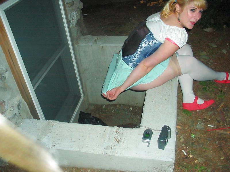16P Candid Teens in Wet Upskirt