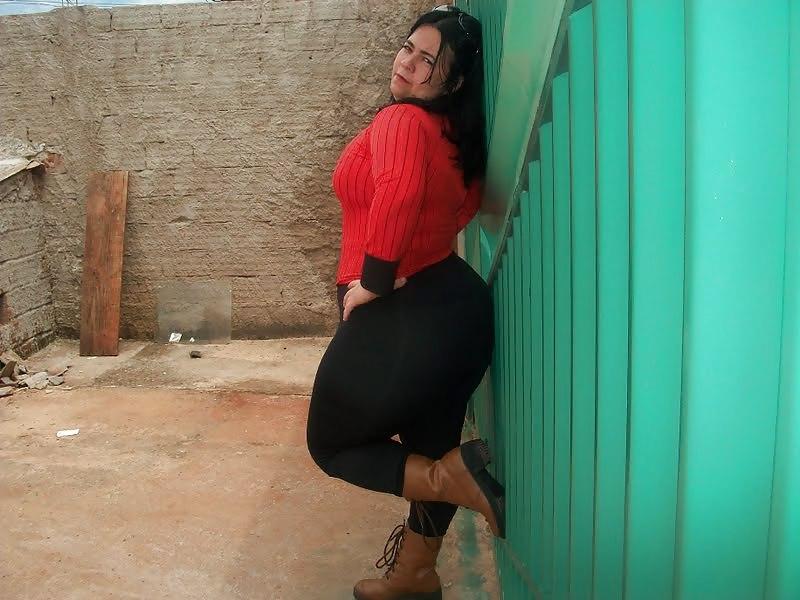 21P Does my butt look big in this dress?