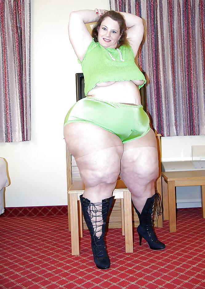 25P Sexy BBW in Green