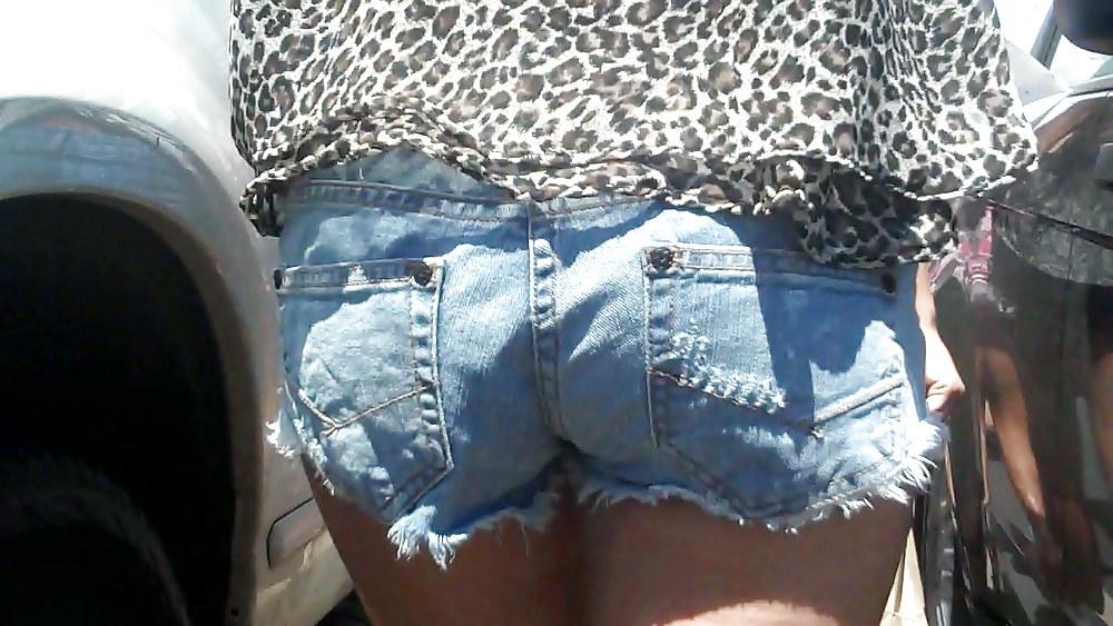 25P Her butt & ass look so good from behind