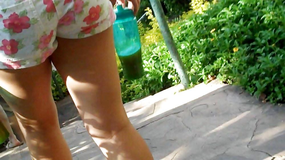 25P Her butt & ass look so good from behind