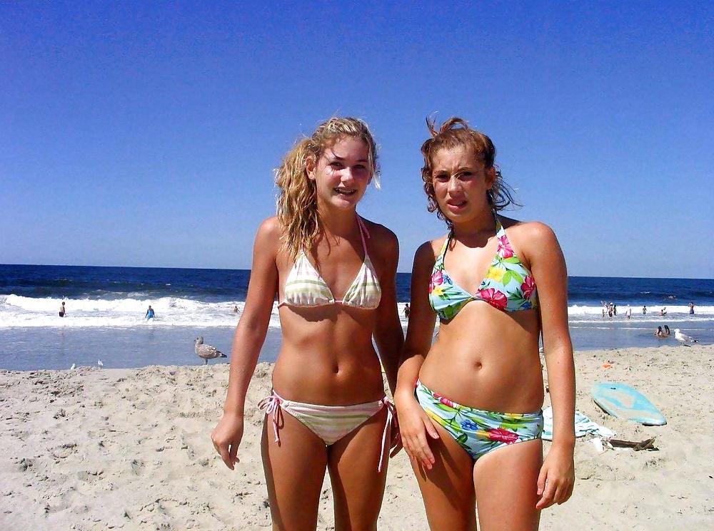 20P Busty women 50 (bikini special)
