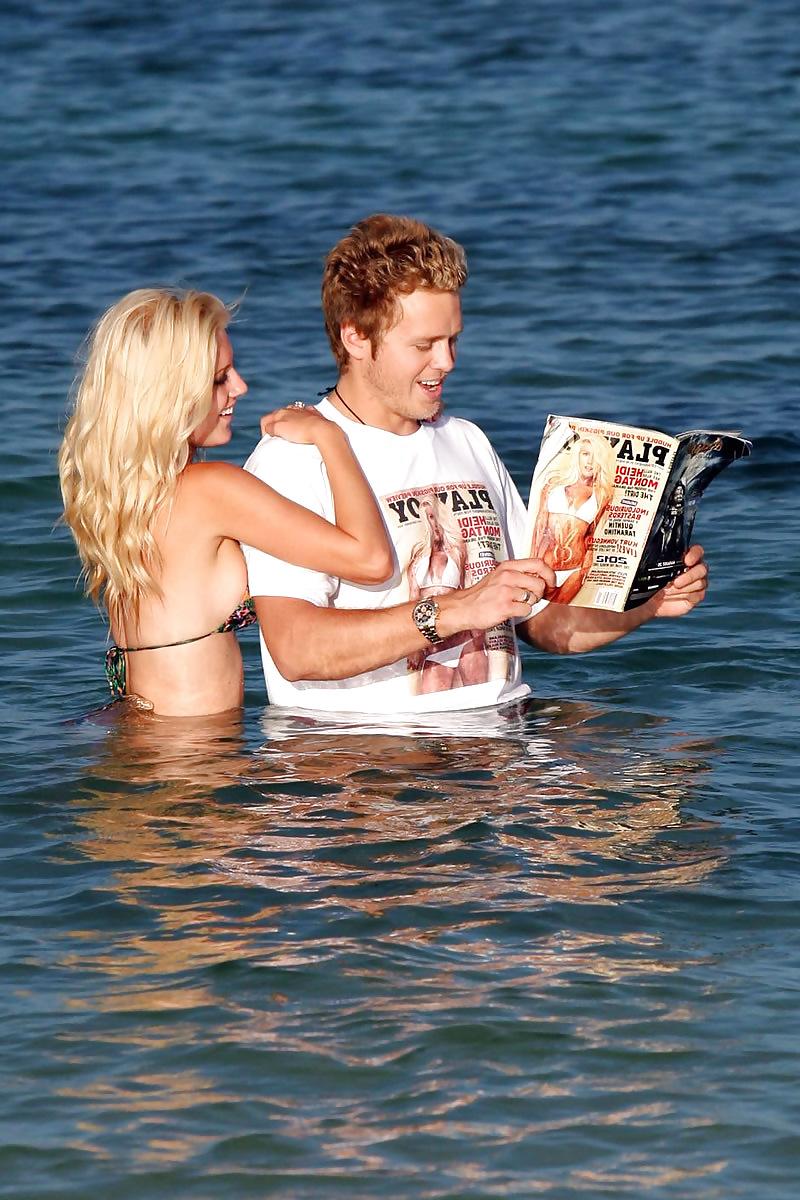 18P Heidi Montag showing off her Butt in a Bikini at the Beach