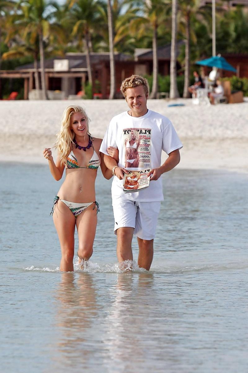 18P Heidi Montag showing off her Butt in a Bikini at the Beach