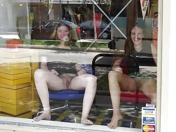23P Upskirt exposed pussy
