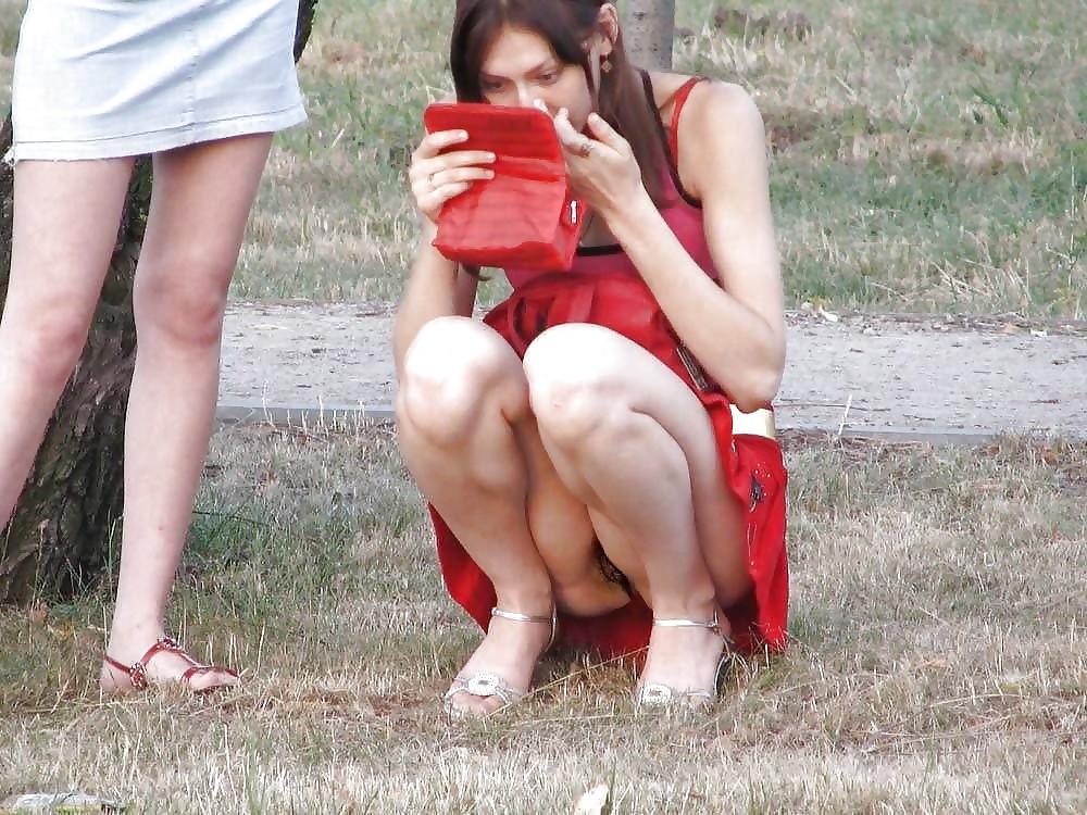 23P Upskirt exposed pussy