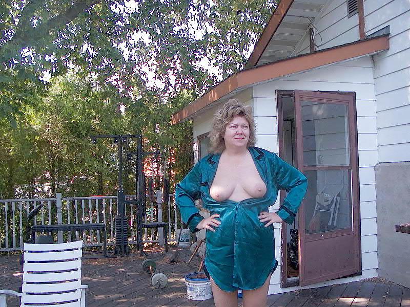 19P Naked older women outdoor.