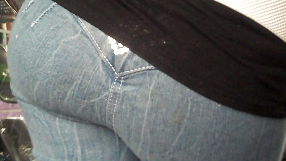 25P Looking up her ass & butt in jeans