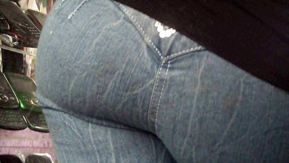 25P Looking up her ass & butt in jeans