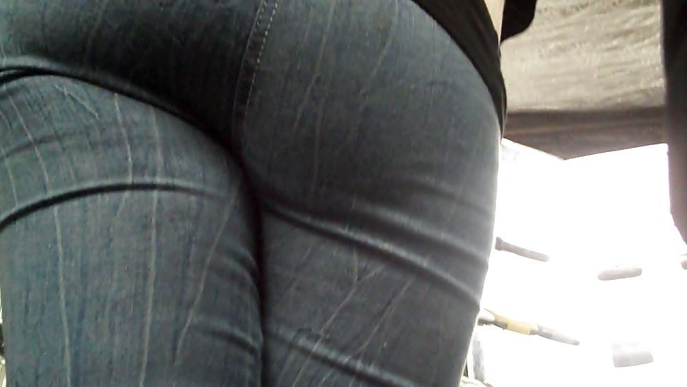 25P Looking up her ass & butt in jeans