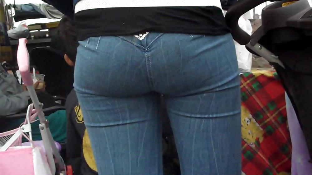 25P Looking up her ass & butt in jeans