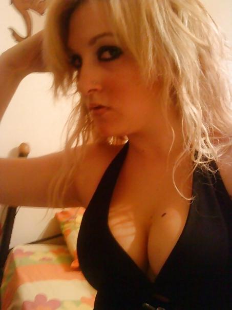 25P Greek gilrs need cock