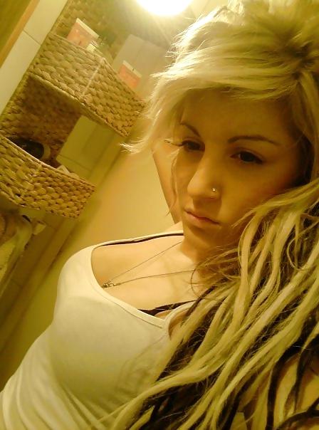 25P Greek gilrs need cock