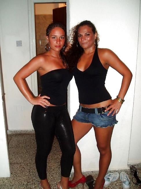 25P Greek gilrs need cock