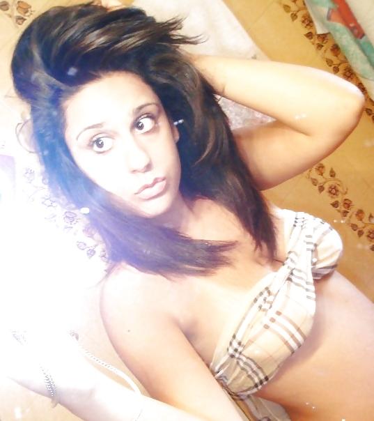 25P Greek gilrs need cock