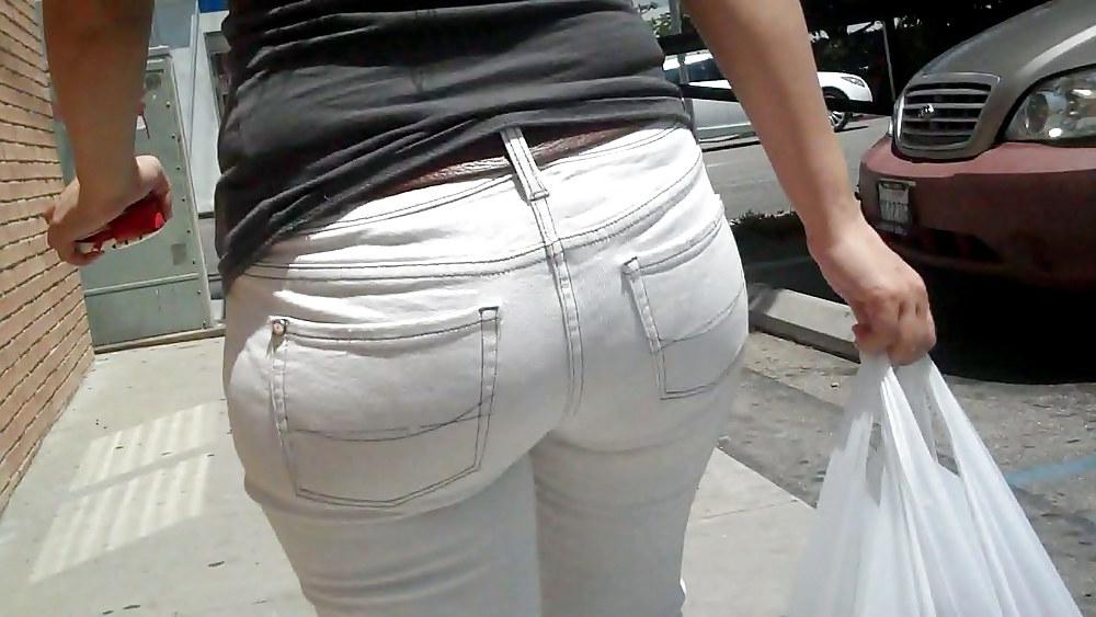 25P I saw her nice big butt & ass in jeans today 