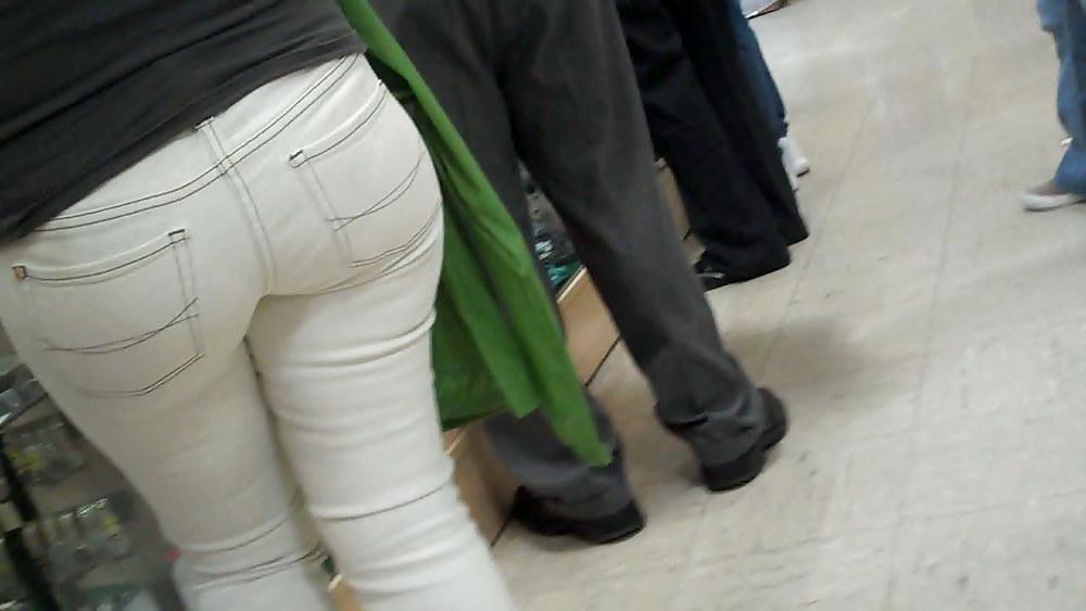 25P I saw her nice big butt & ass in jeans today 