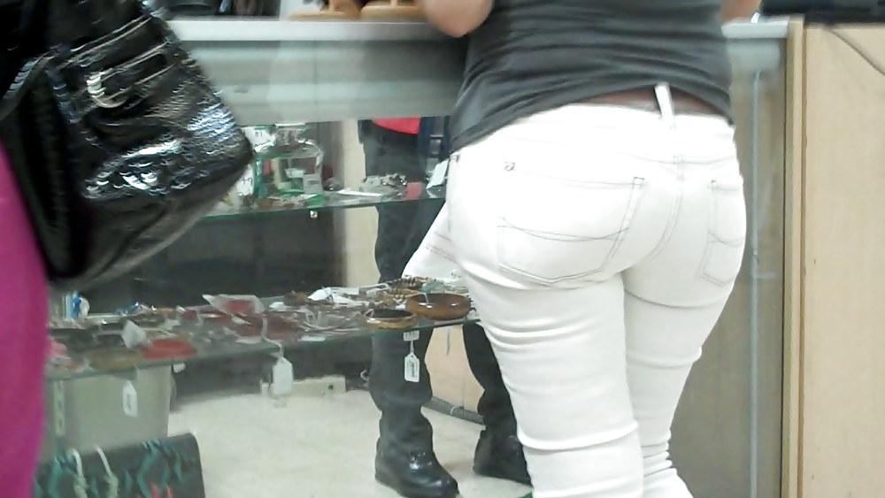 25P I saw her nice big butt & ass in jeans today 