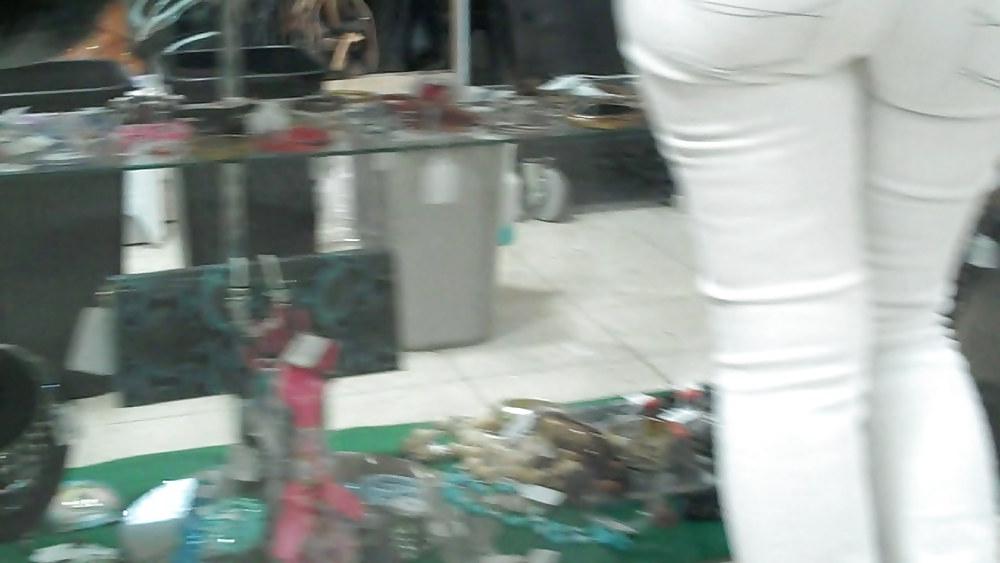 25P I saw her nice big butt & ass in jeans today 