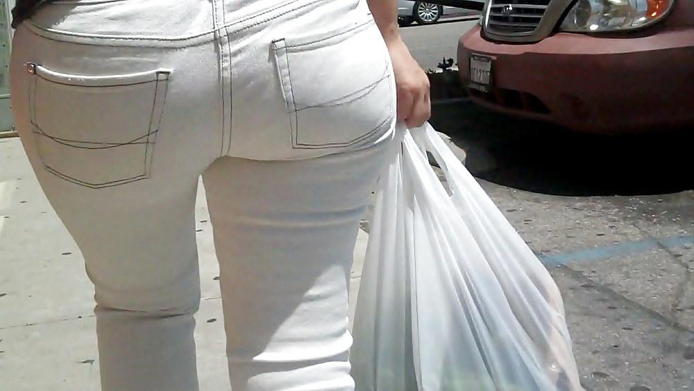 25P I saw her nice big butt & ass in jeans today 