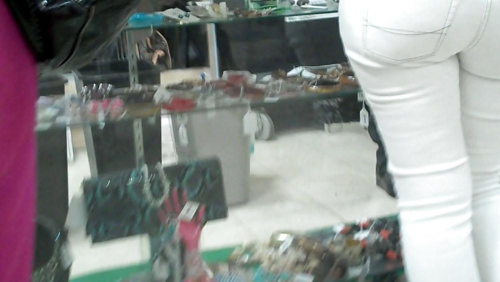 25P I saw her nice big butt & ass in jeans today 