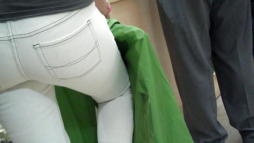 25P I saw her nice big butt & ass in jeans today 