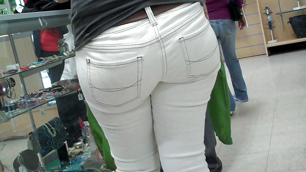 25P I saw her nice big butt & ass in jeans today 