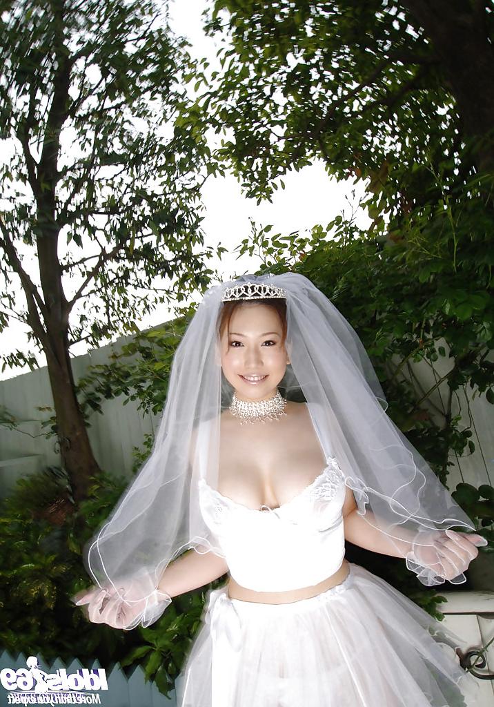 14P Big busted asian bride Ai Sayama stripping off her clothes