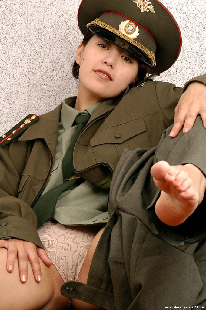 16P Korean amateur Elena stripping off military uniform to pose nude