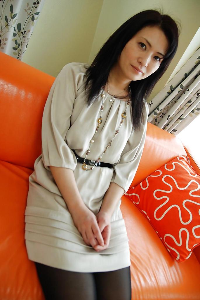 16P Cuddly asian MILF Chisato Miura strips down and gets teased with vibrator