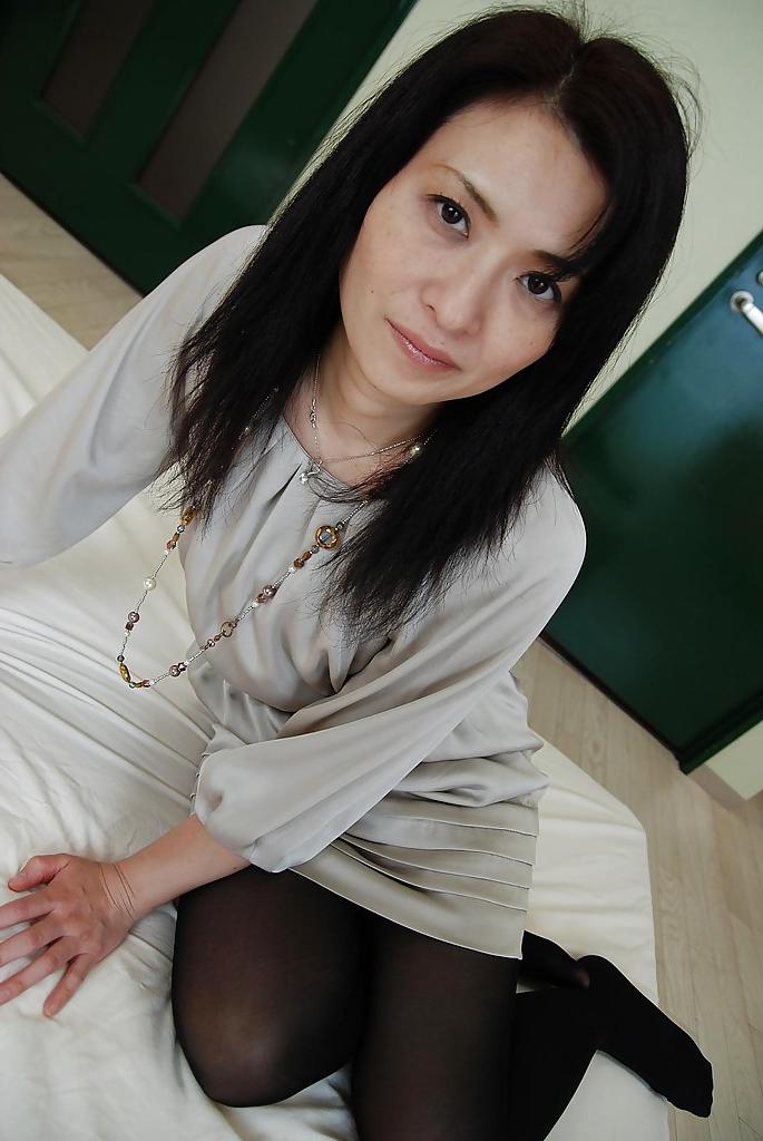 16P Cuddly asian MILF Chisato Miura strips down and gets teased with vibrator