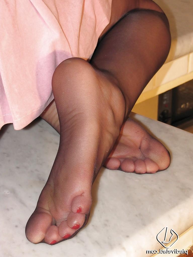 16P Stellar redhead clothed babe Rosella showing her feet in pantyhose