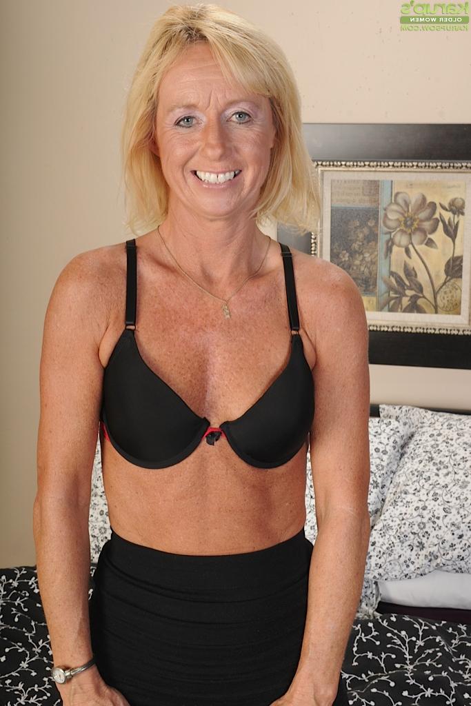 16P Brutal mature Casey Ivy prefers playing with different sex toys