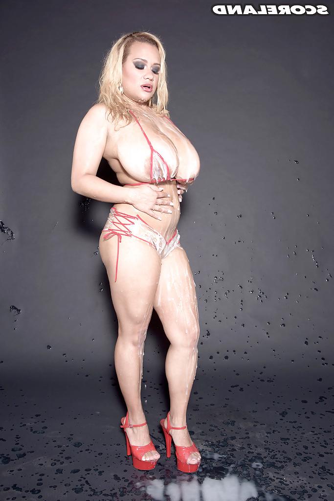 16P Buxom blonde MILF Liza Biggs shows off huge hooters after bukkake session
