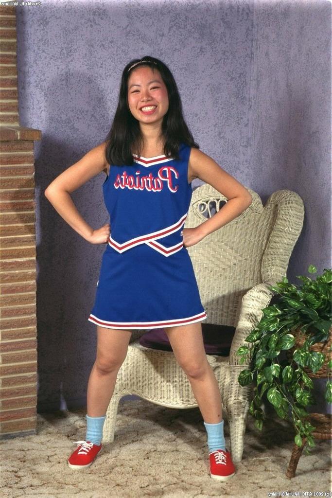 16P Asian amateur Ivy shedding cheerleader uniform for hairy cunt exposure
